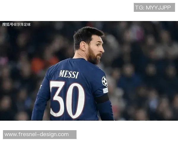 90年代足球传奇巨星壁画展现经典时代风采与球场英雄风貌