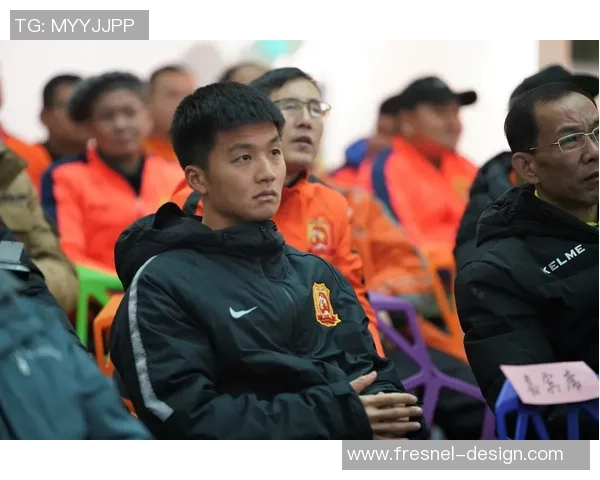 从绿茵巨星到话筒高手足球名宿转型解说的精彩故事 从绿茵巨星到话筒高手足球名宿转型解说的精彩故事