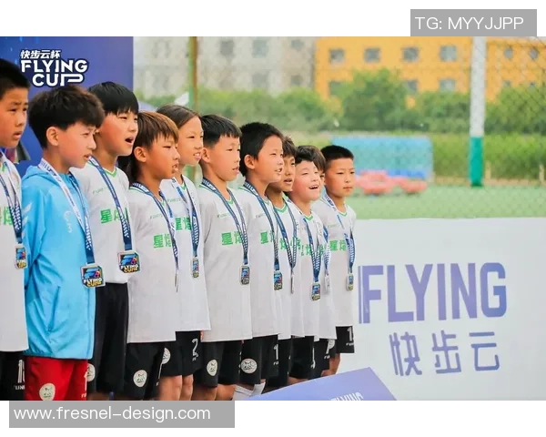 国内足球明星崛起之路：从青训到职业赛场的奋斗与荣耀