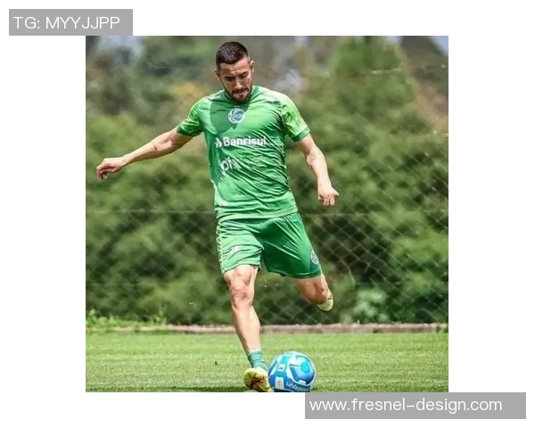 最英俊足球球星魅力大集合，展现顶级运动员风采与时尚气质