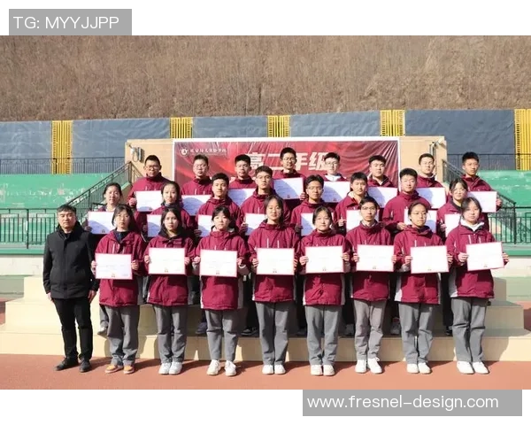 璀璨足球星星奖杯闪耀青春赛场点亮梦想时刻荣耀绽放