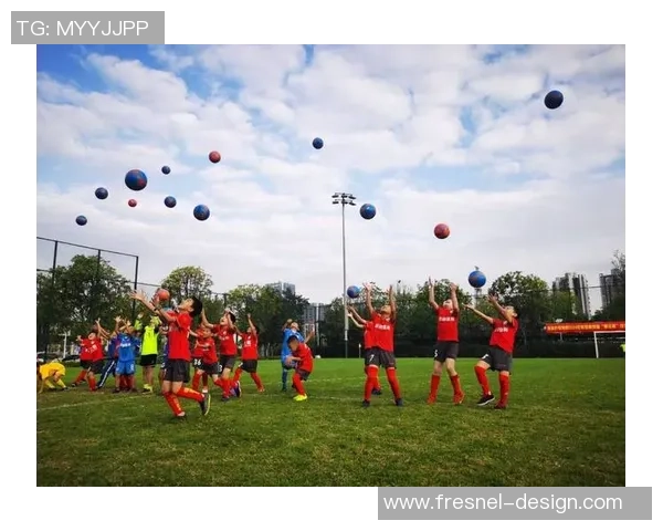 足球明星与孩子们的梦想之旅共同成长的故事